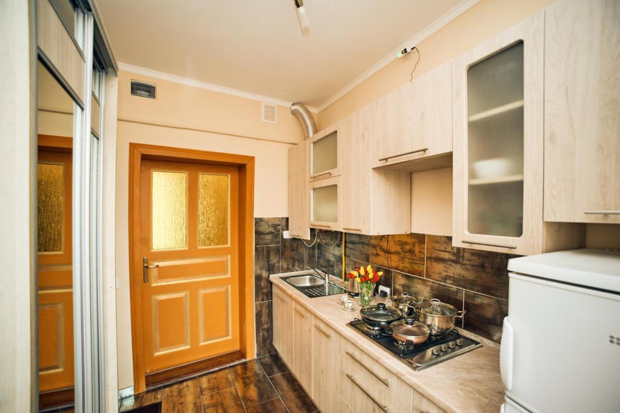 Apartments Near Potocki Palace Λβιβ Εξωτερικό φωτογραφία